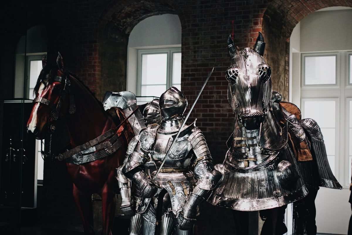 A knight and horse's full plate