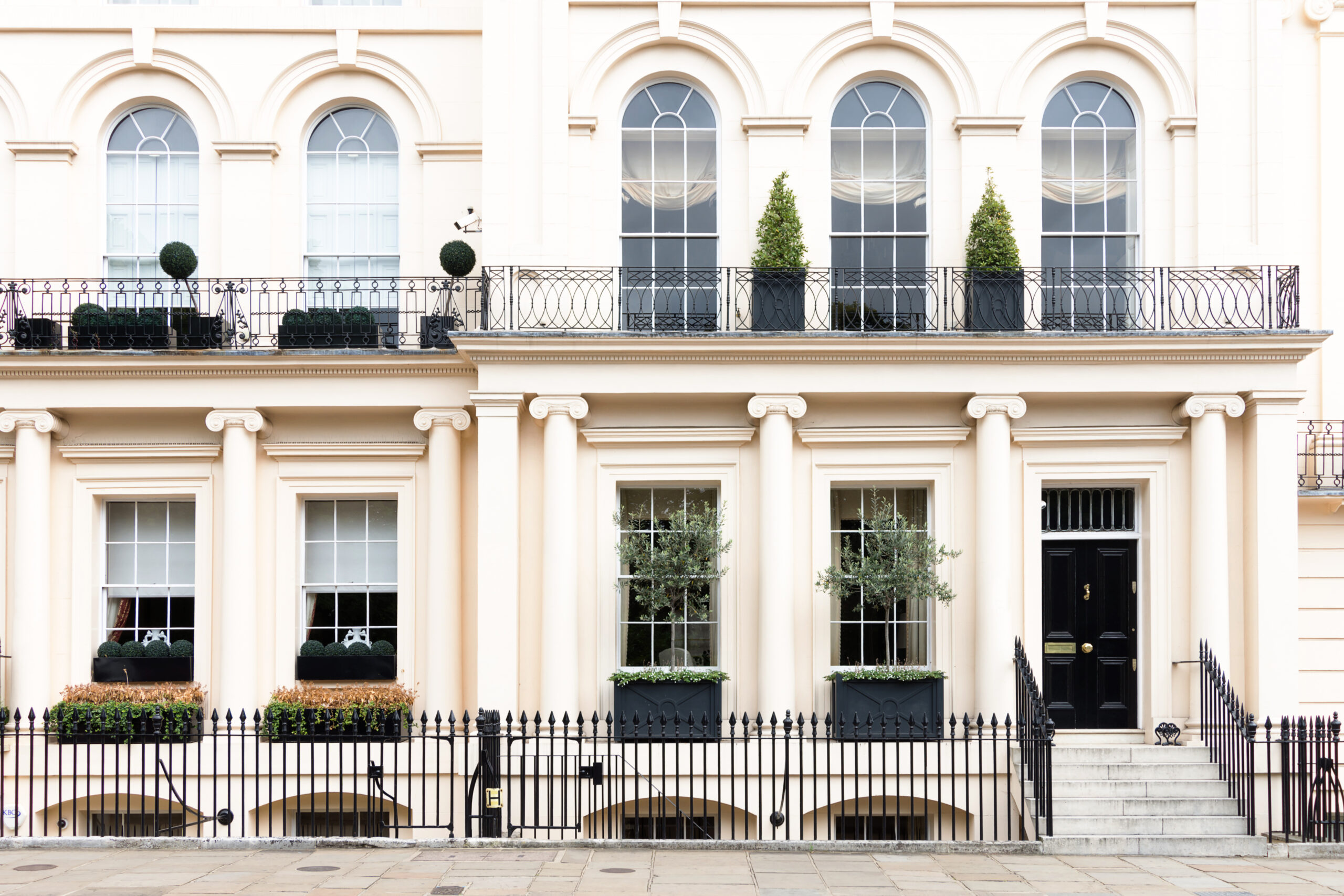 Step Inside The Homes Of The Elite Darryl Anderson Londons Private Showcases - wcnfiw6
